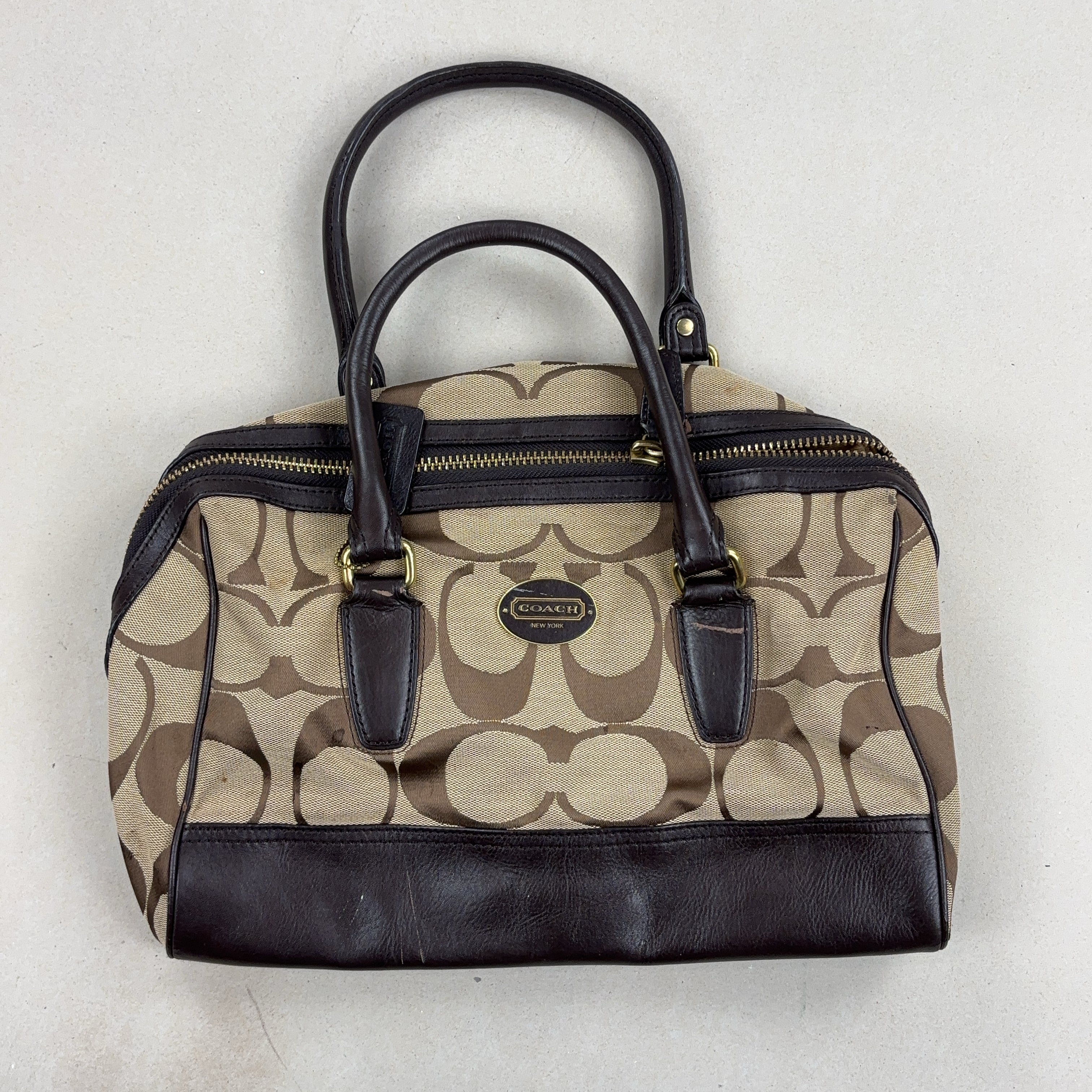 COACH HANDBAG - MEDIUM