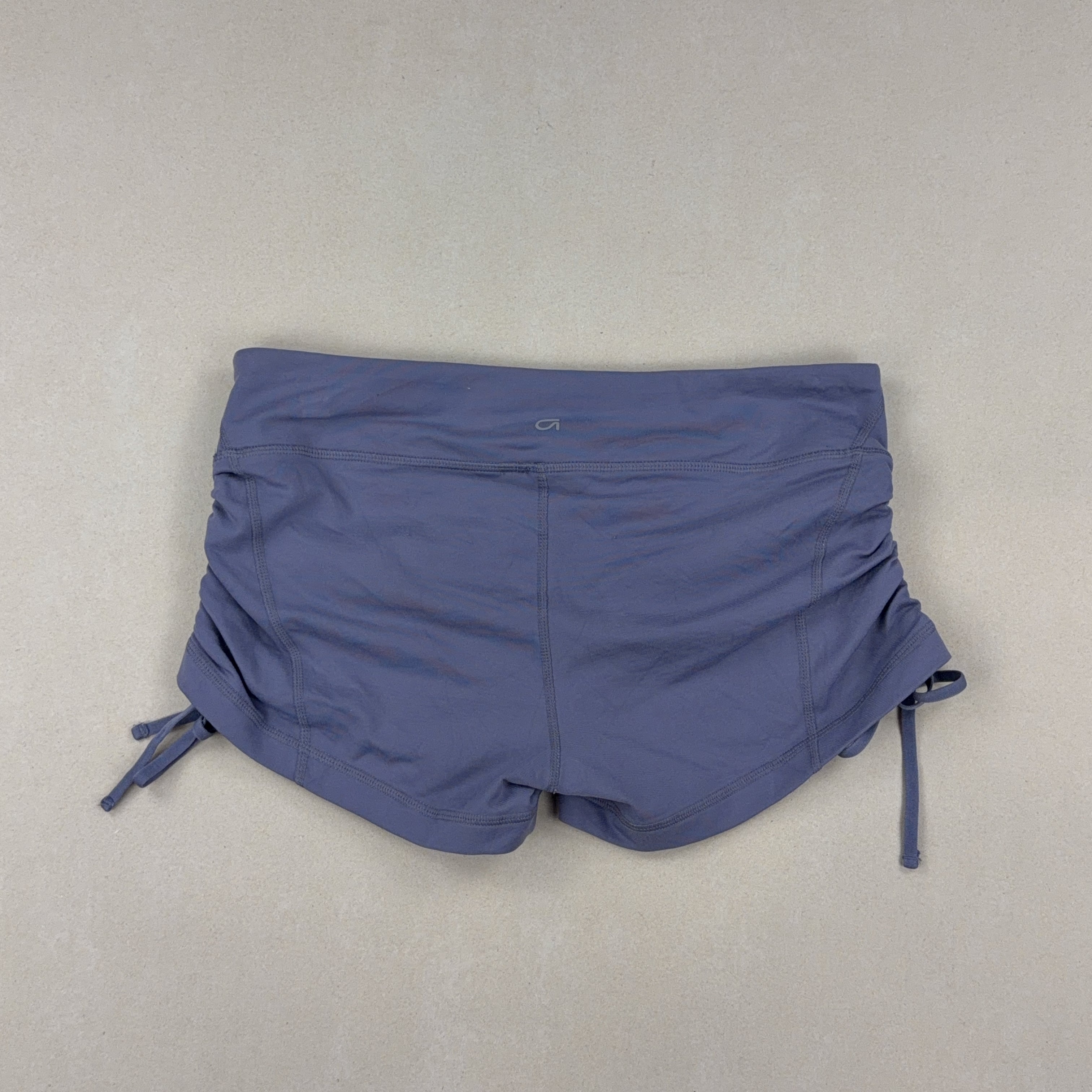 VINTAGE SHORTS - MEDIUM