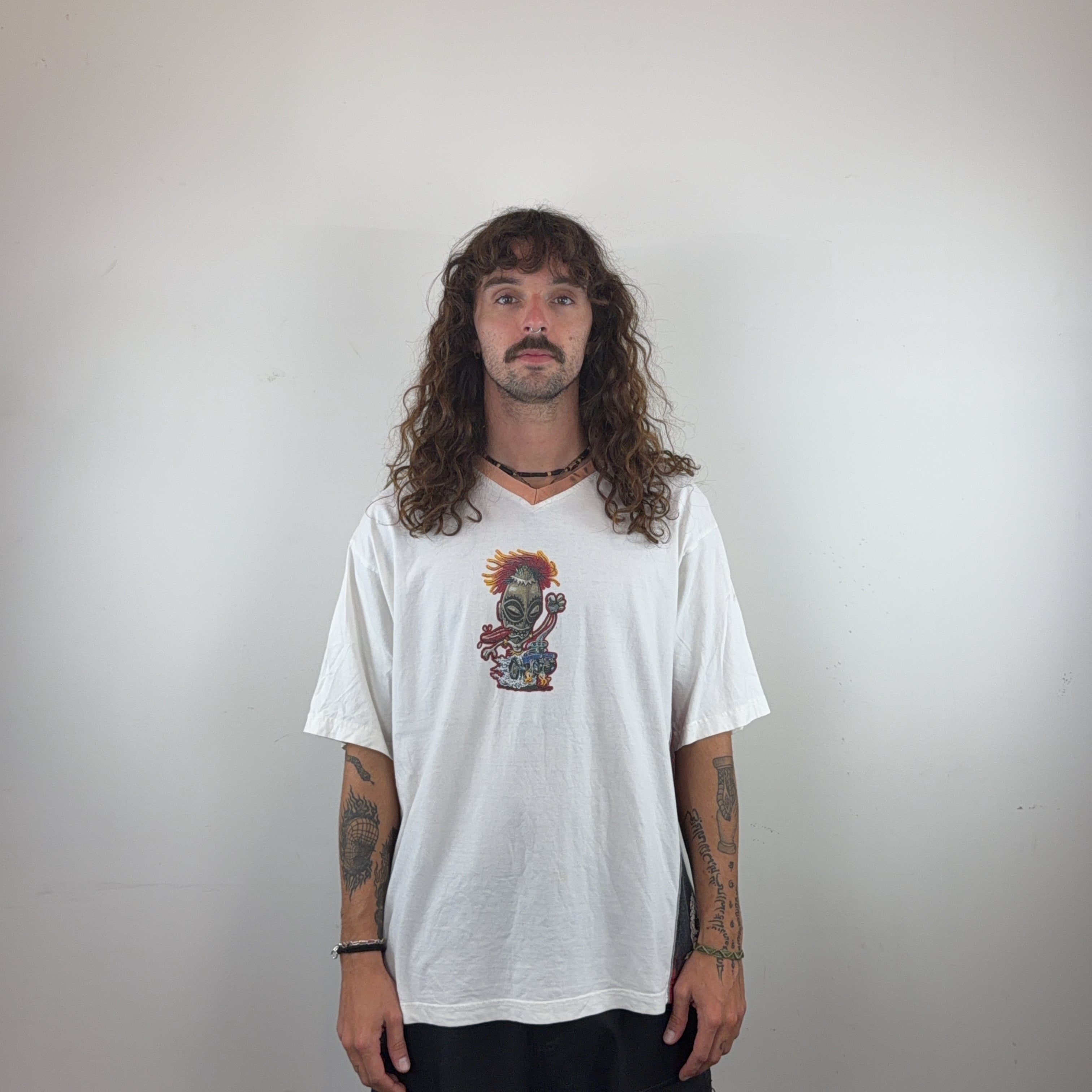 VINTAGE GRAPHIC TEE - LARGE
