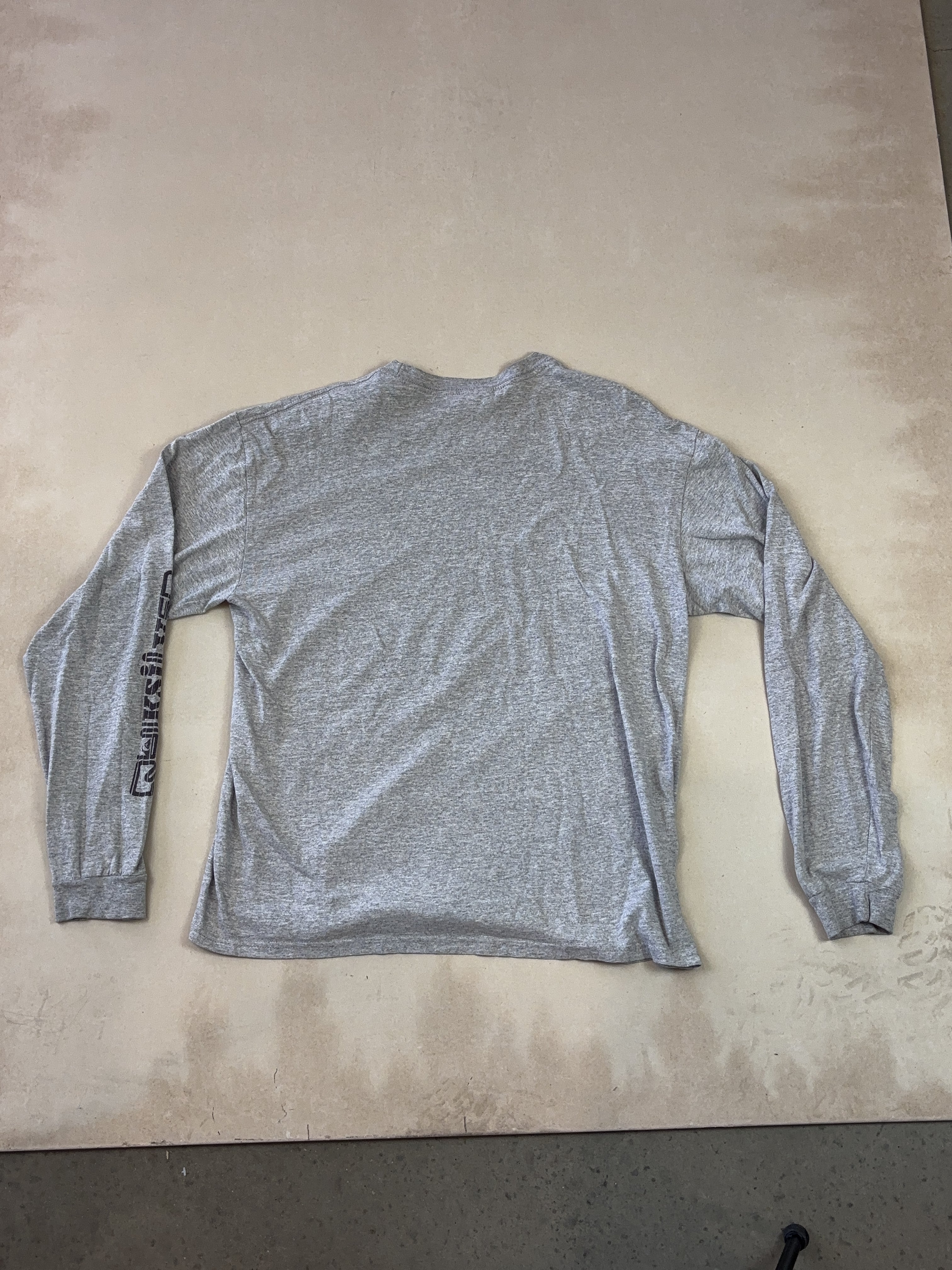 QUIKSILVER LONG SLEEVE - LARGE