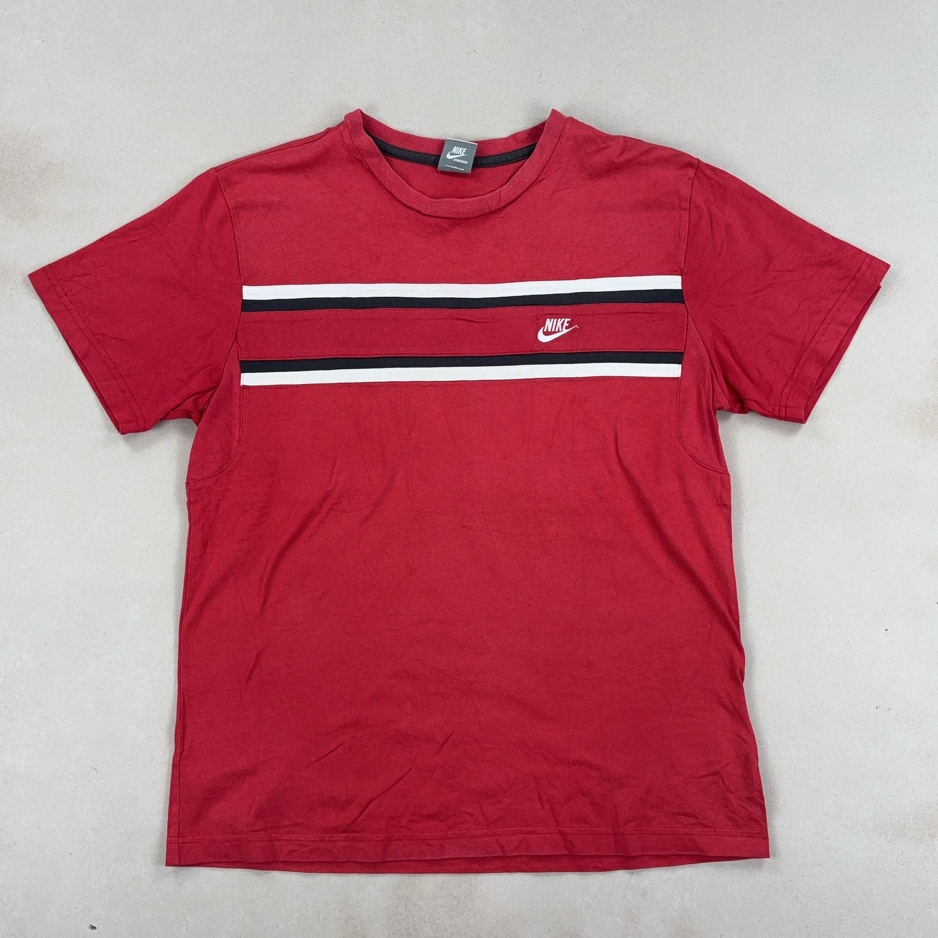 NIKE TEE - MEDIUM