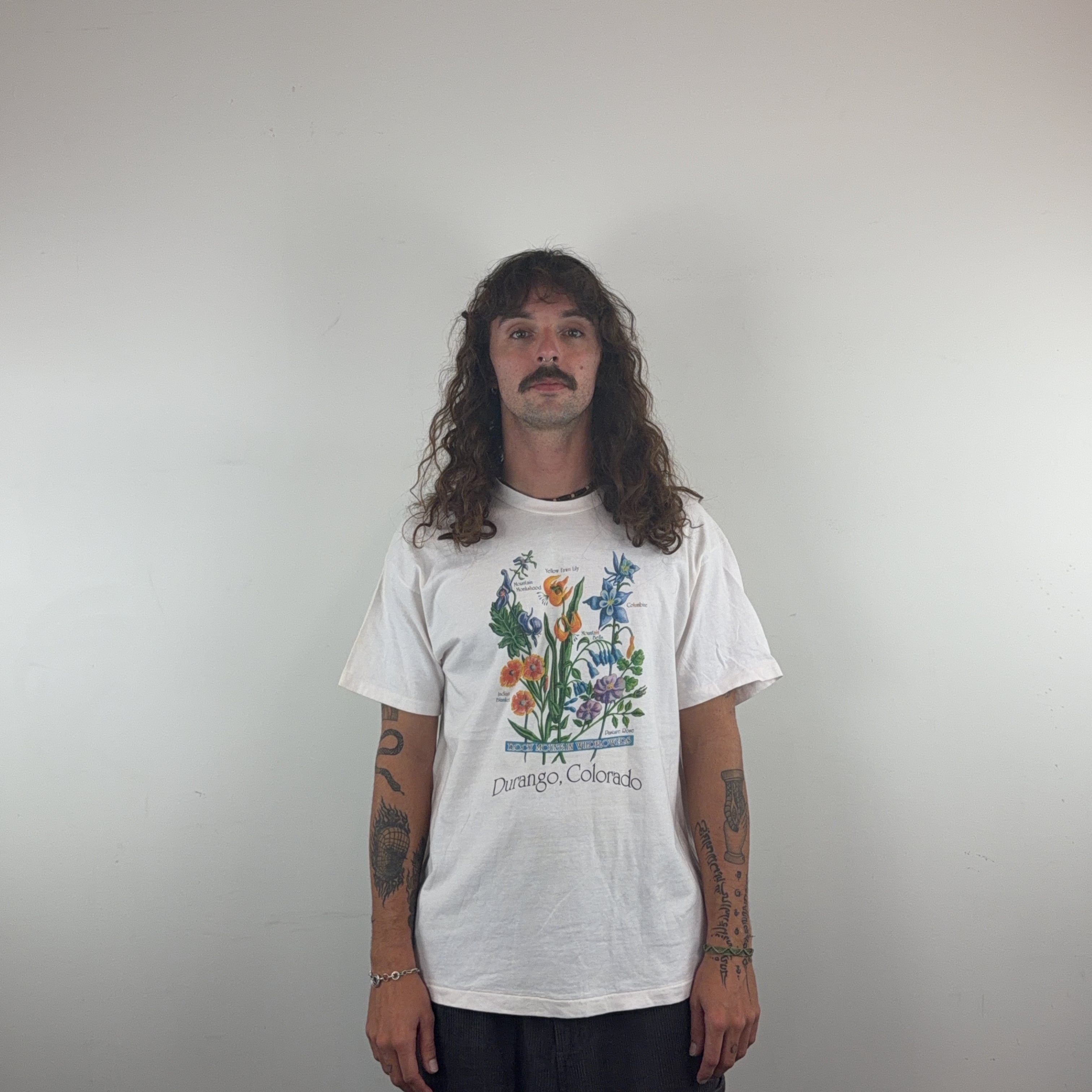 FLORAL GRAPHIC TEE - LARGE