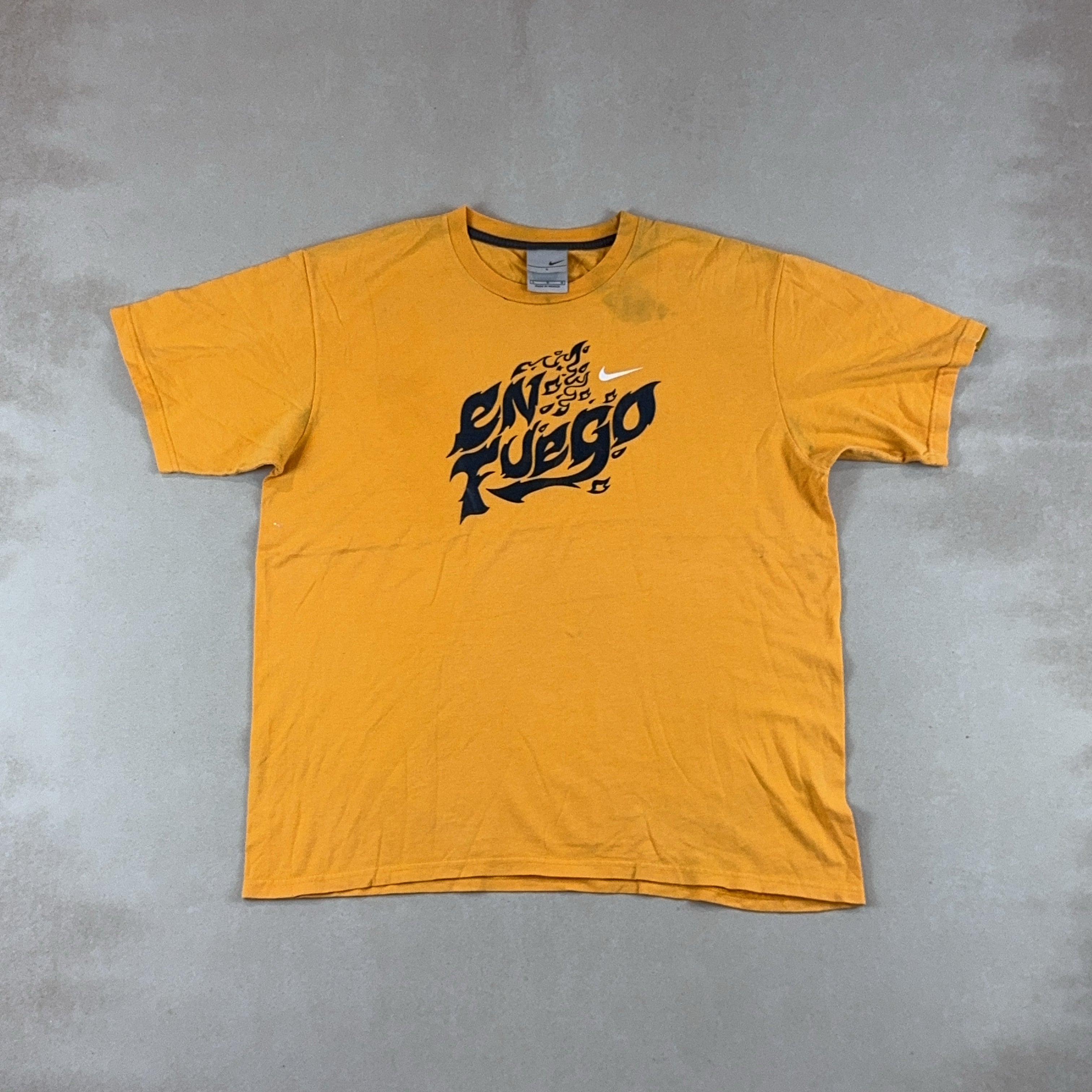 NIKE EN FUEGO TEE - MEDIUM