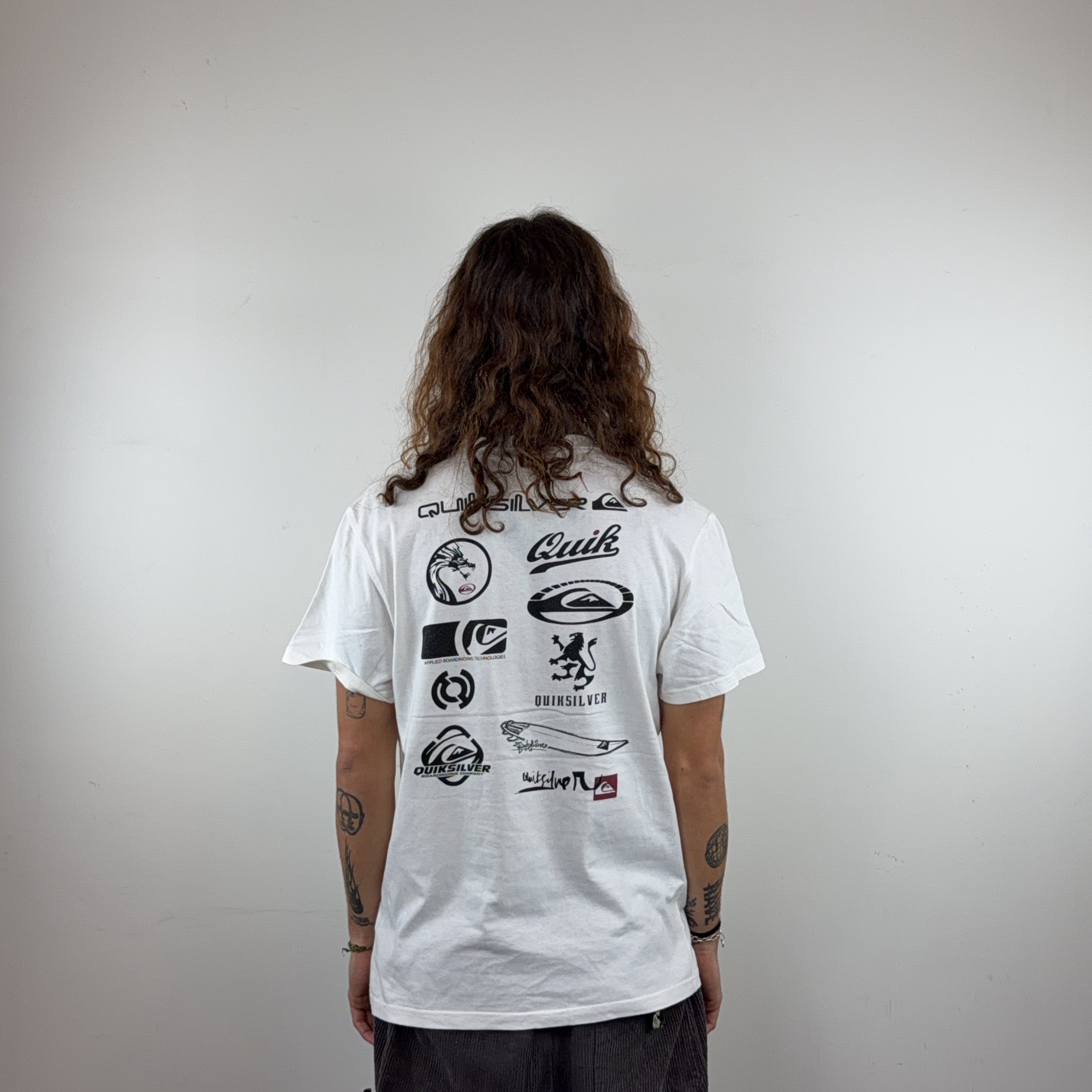 QUIKSILVER TEE - MEDIUM