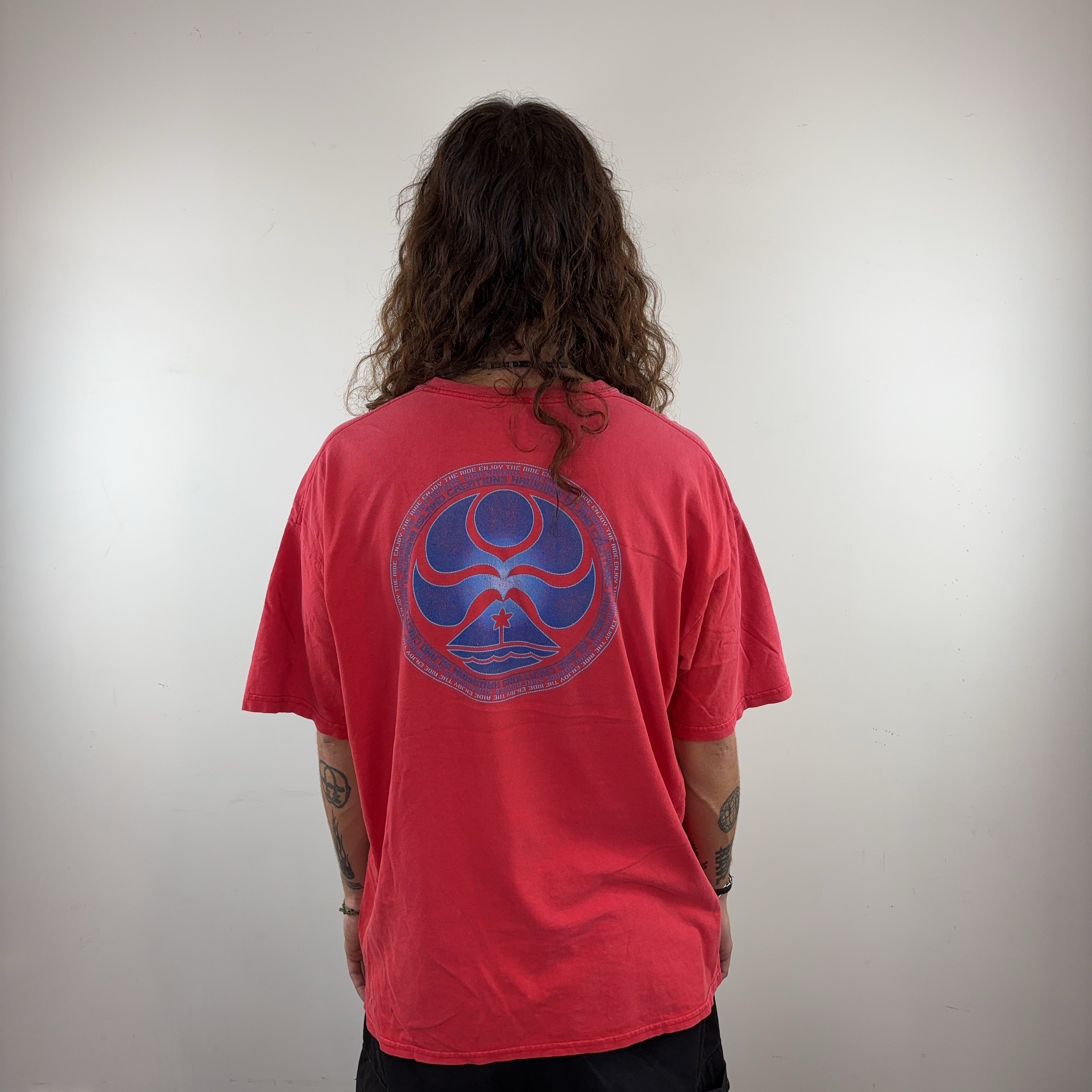 RED HAWAIIAN ISLAND CREATIONS TEE - LARGE