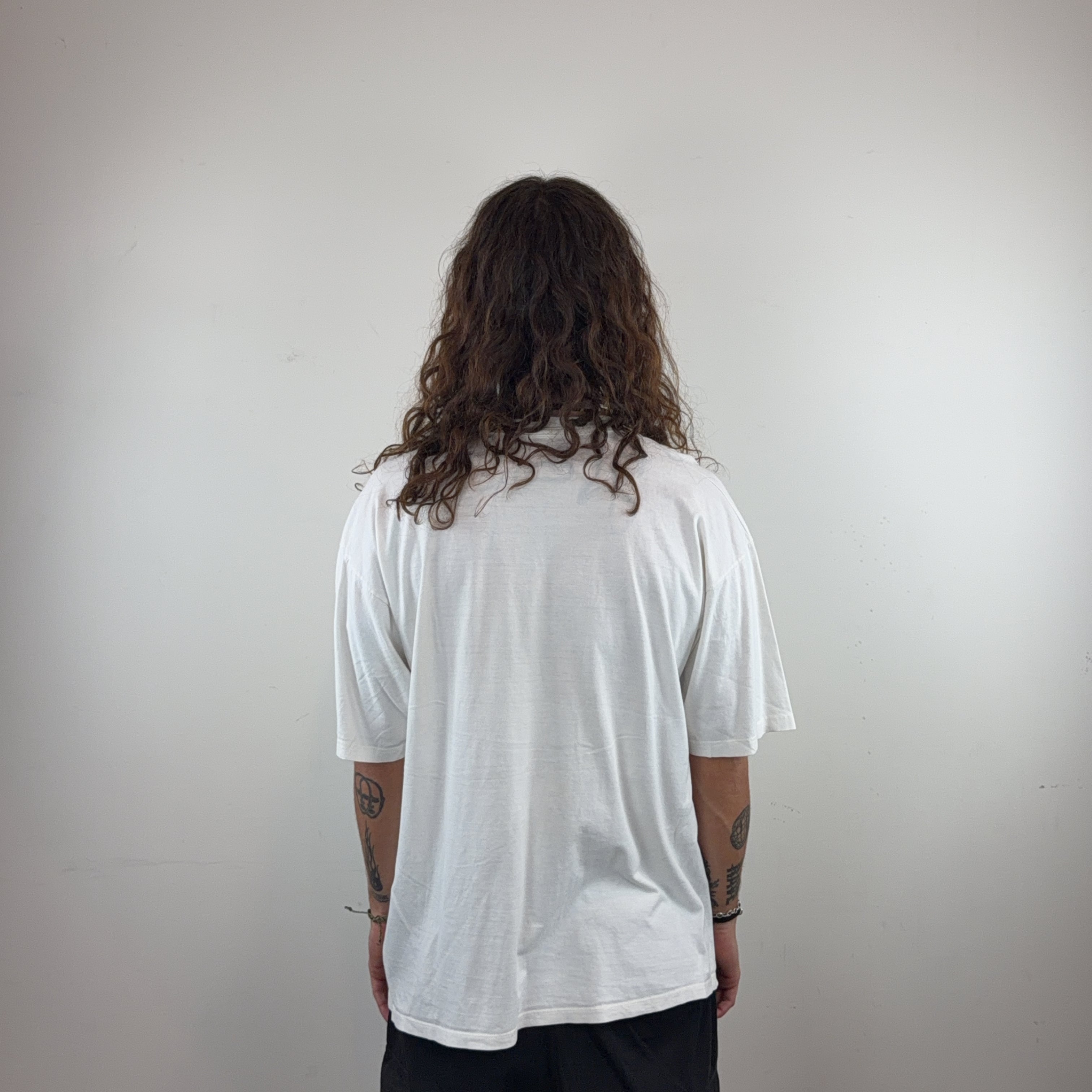 GRAPHIC WHITE TEE - LARGE