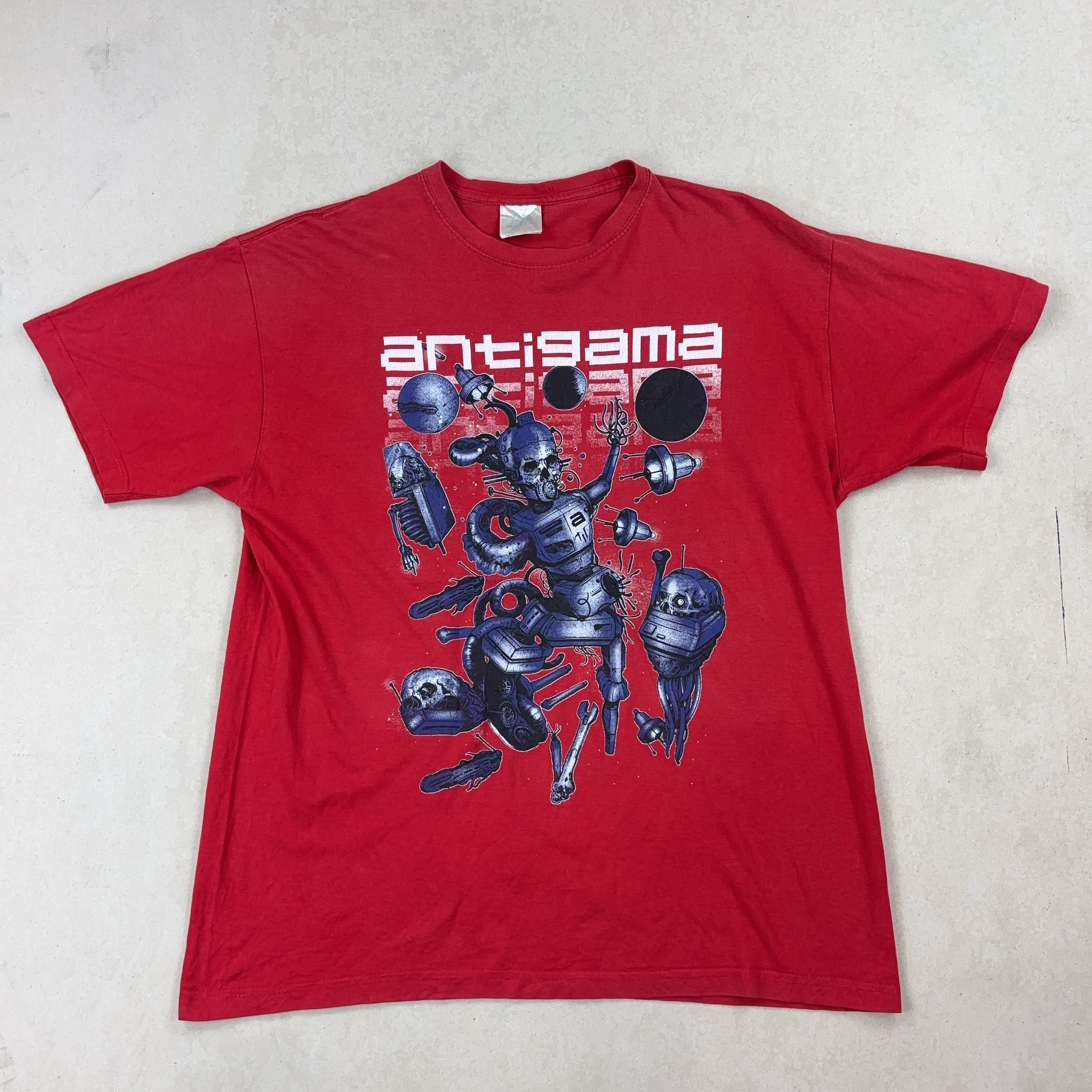 RED GRAPHIC TEE - MEDIUM