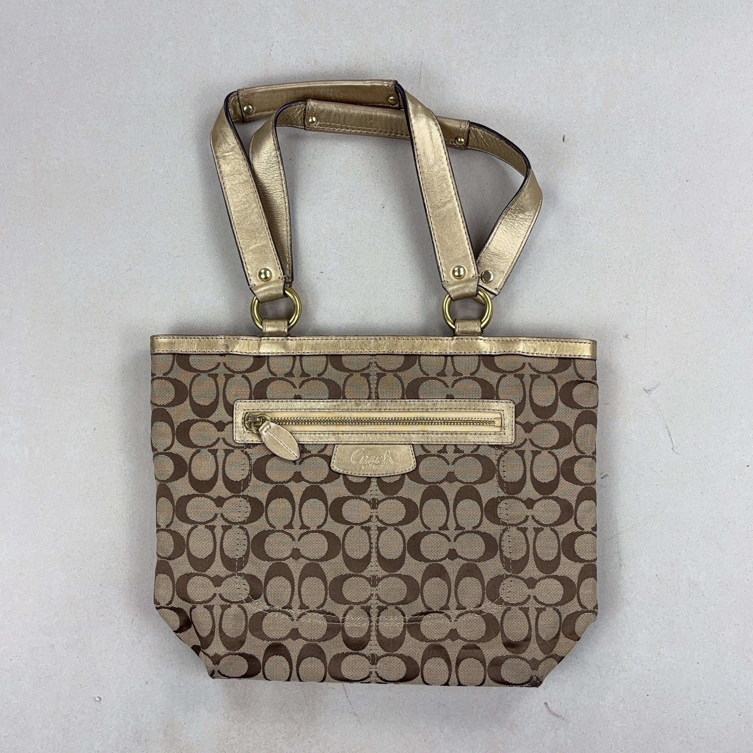 COACH HANDBAG - MEDIUM