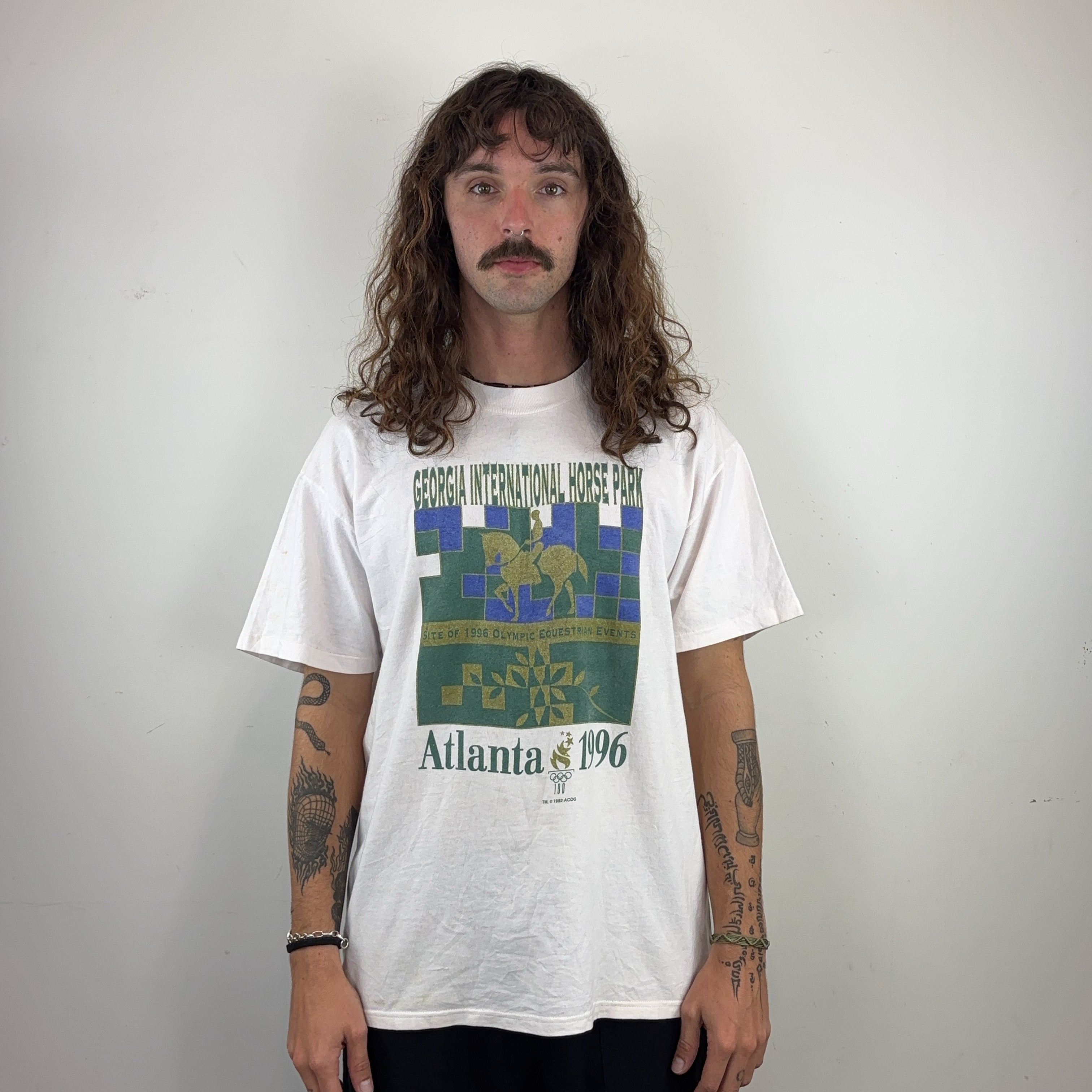 GRAPHIC WHITE TEE - MEDIUM