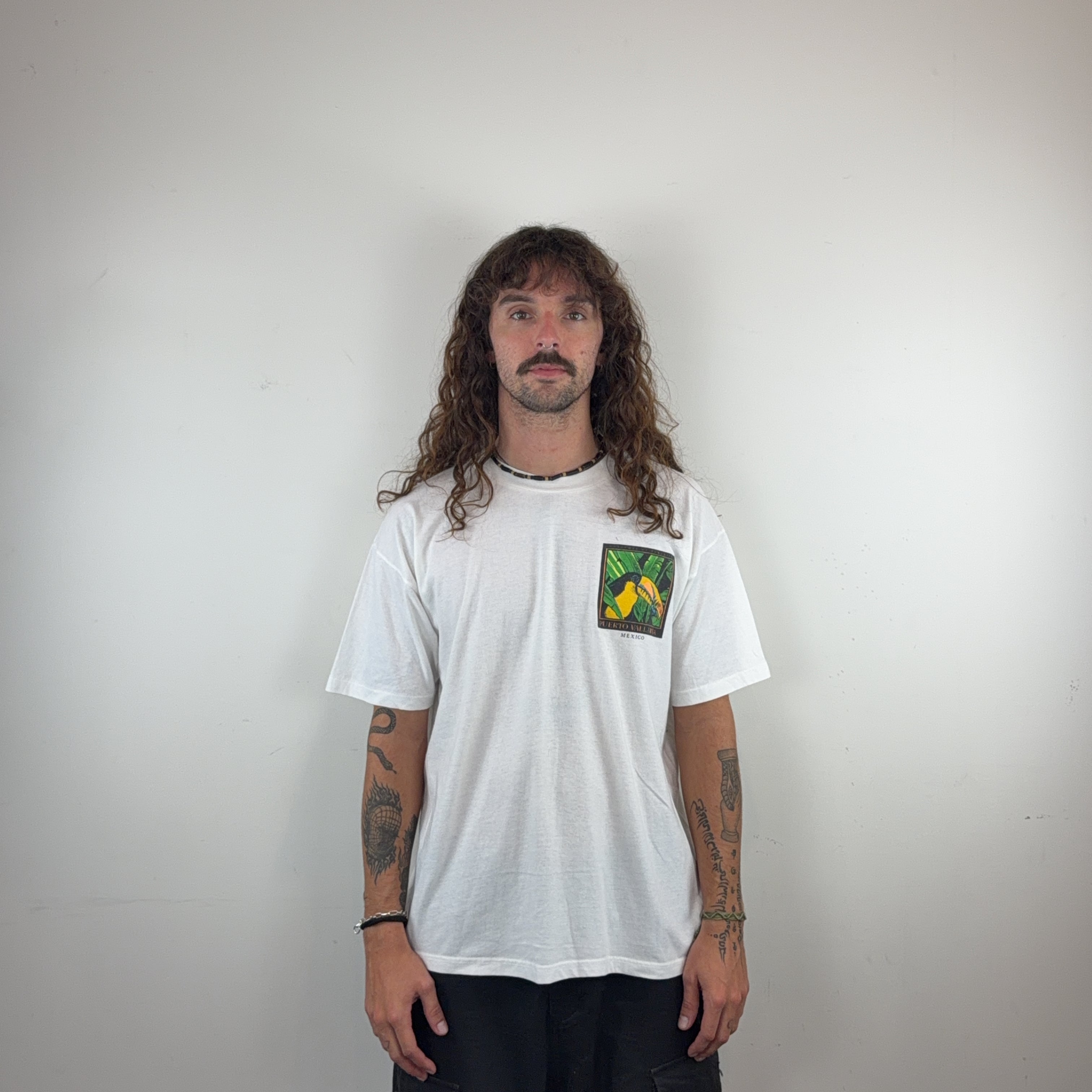 GRAPHIC WHITE TEE - MEDIUM