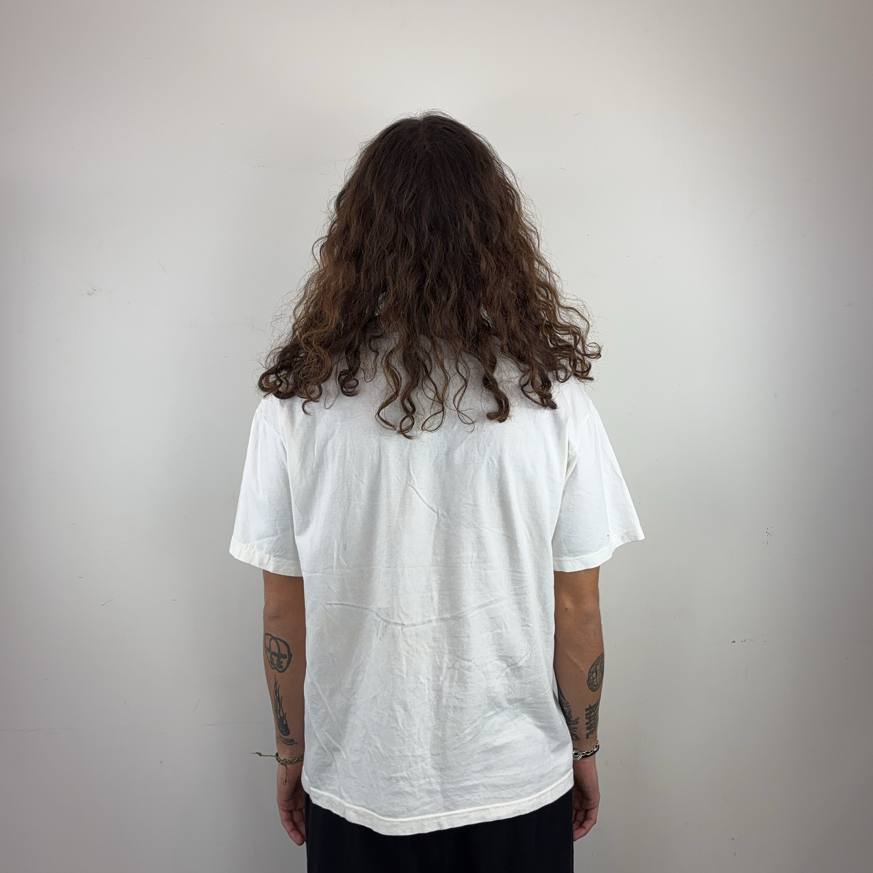 GRAPHIC WHITE TEE - MEDIUM