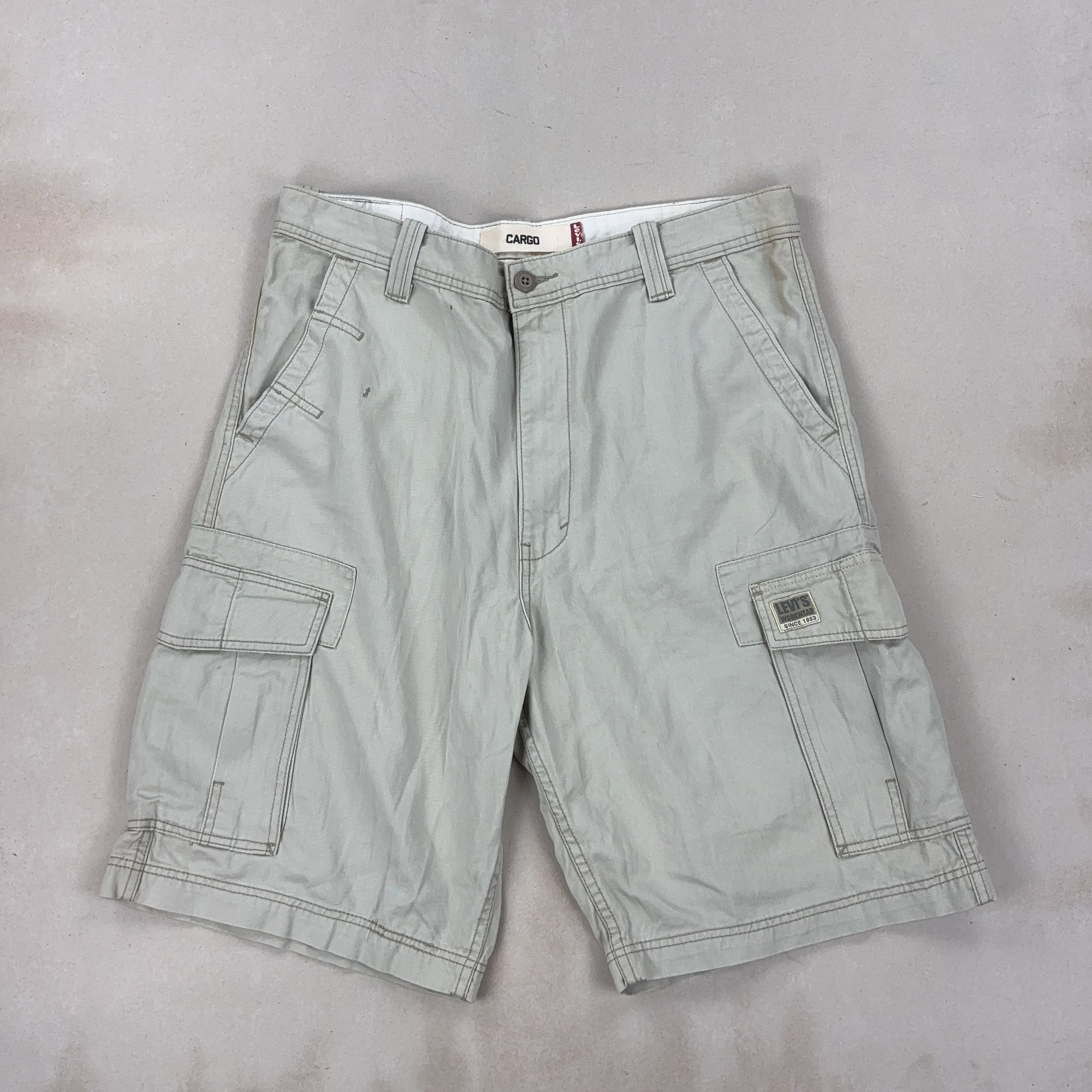 LEVI'S SHORTS - X LARGE