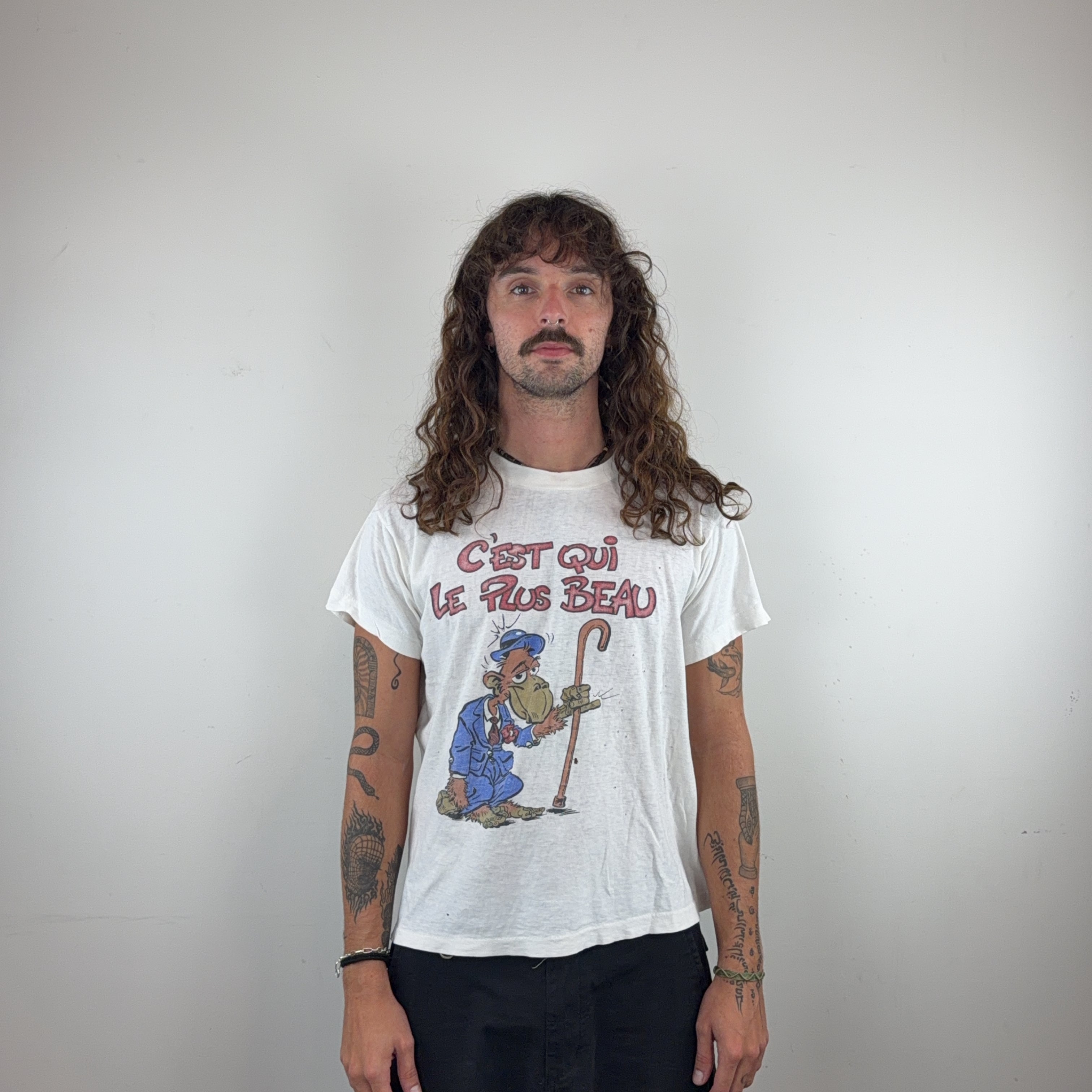 VINTAGE "C'EST QUI LE PLUS BEAU" TEE - SMALL