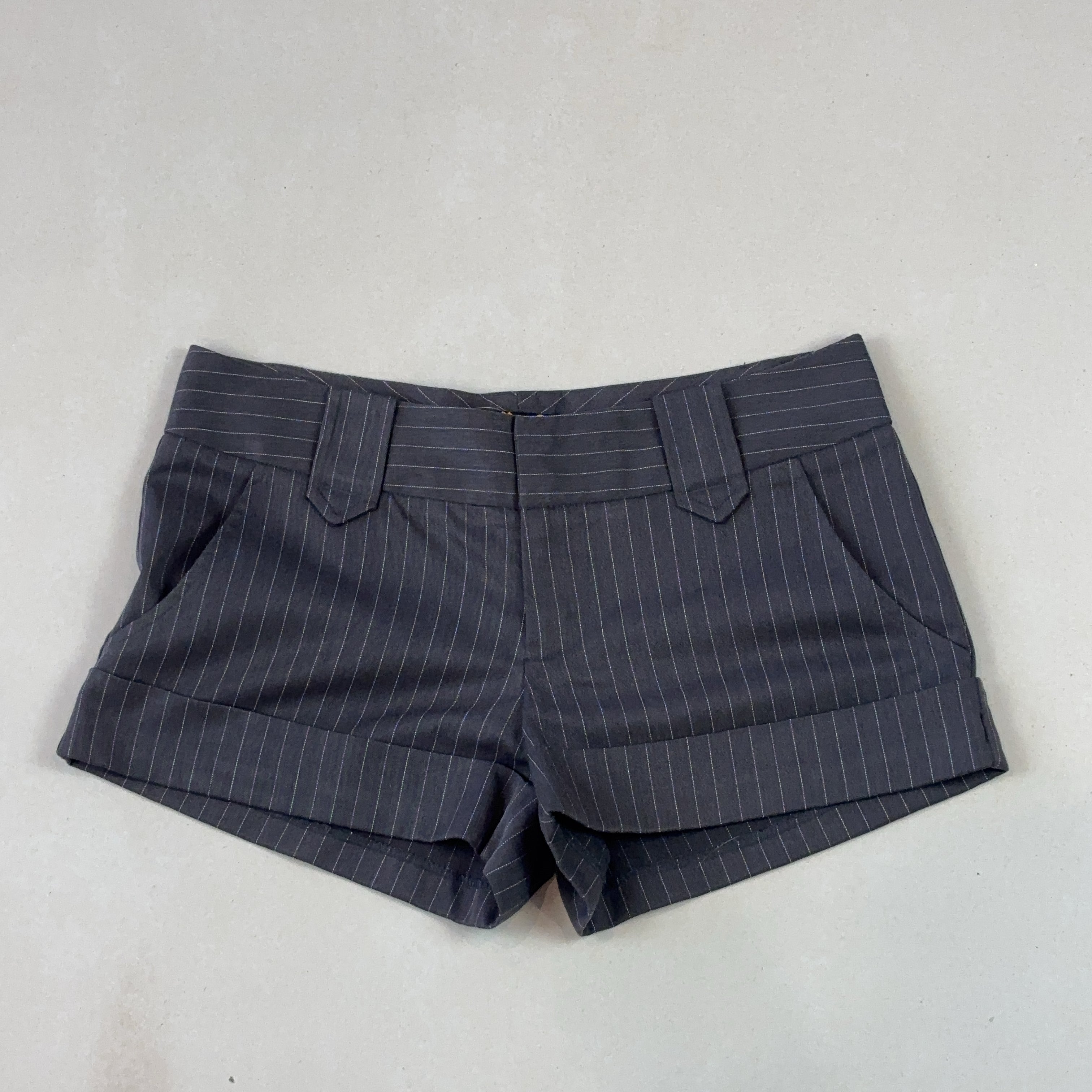 VINTAGE SHORTS - MEDIUM