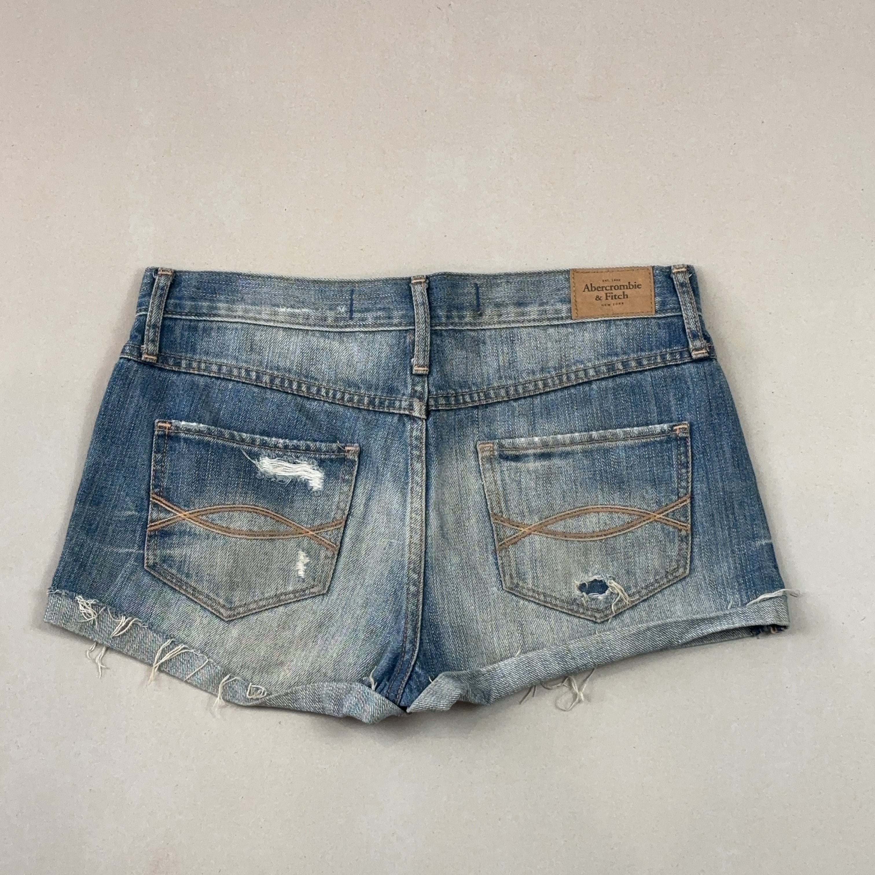 ABERCROMBIE & FITCH SHORTS - SMALL