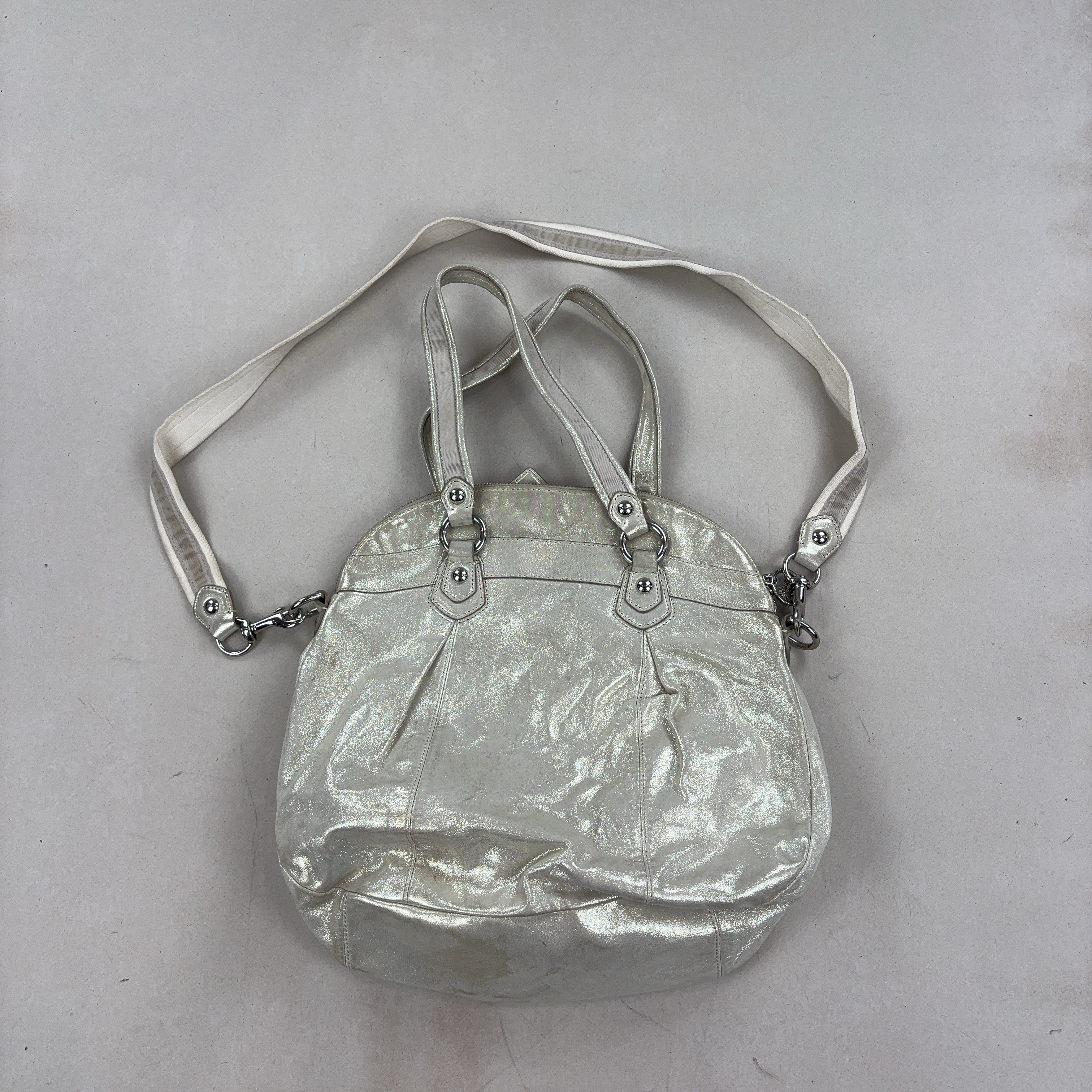 COACH HANDBAG - MEDIUM