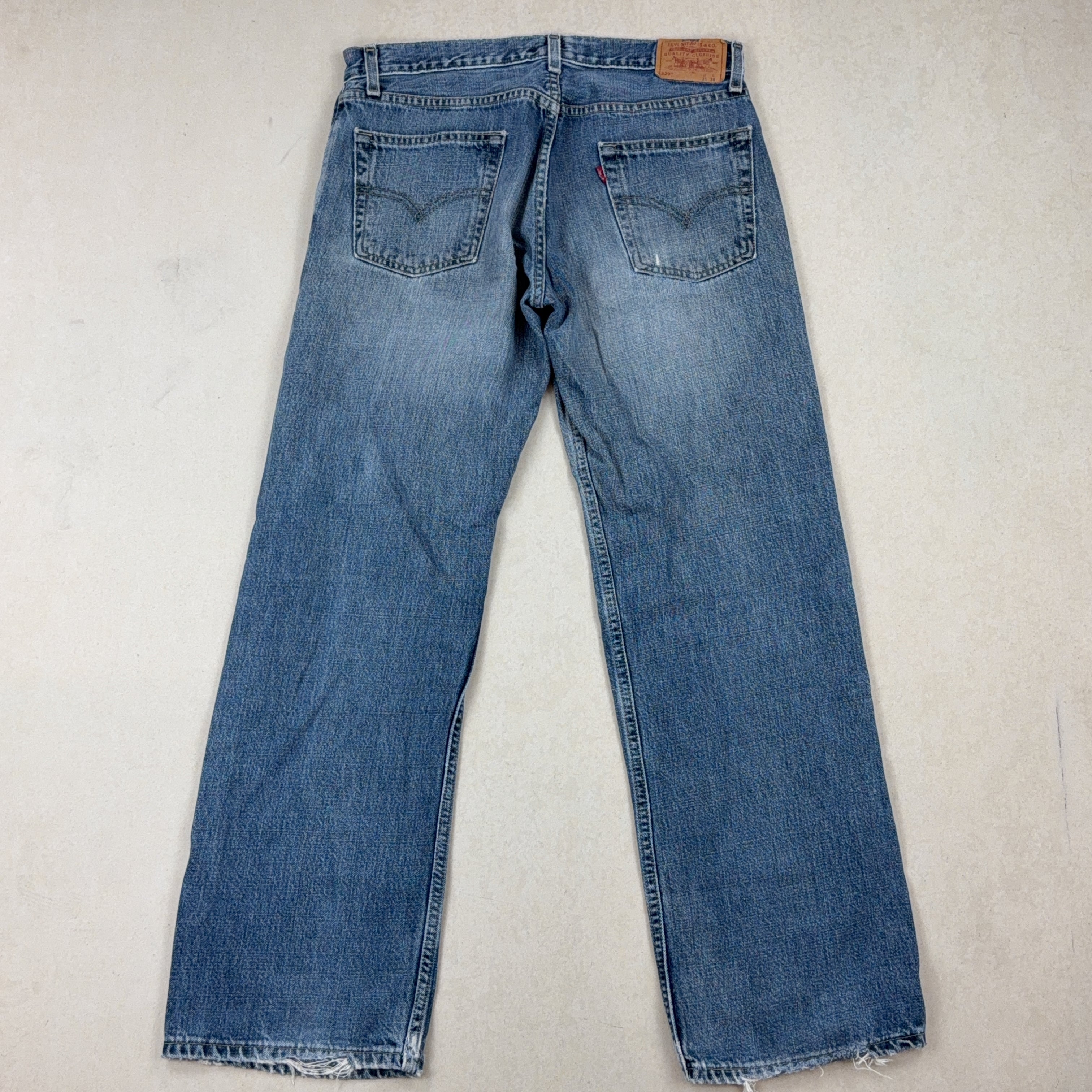 LEVI'S JEANS - MEDIUM