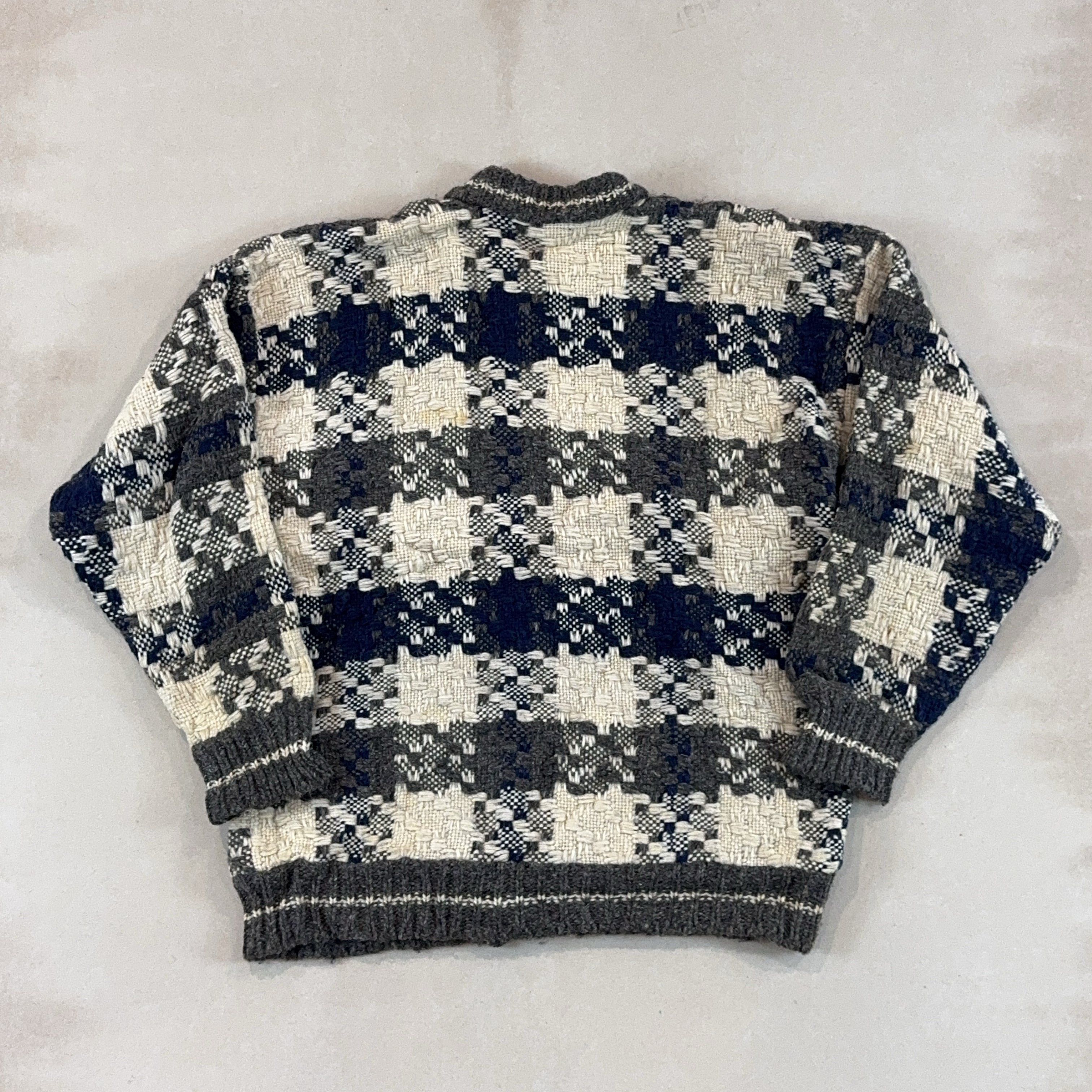 BUTTON UP KNIT - LARGE