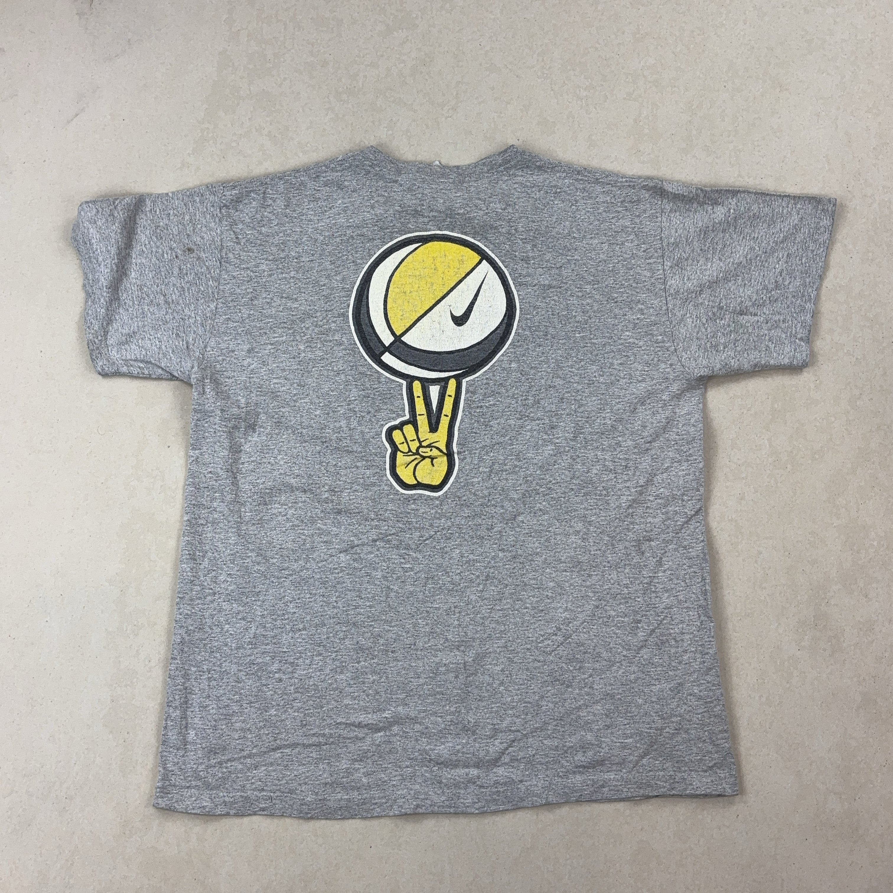 NIKE GREY TEE - MEDIUM