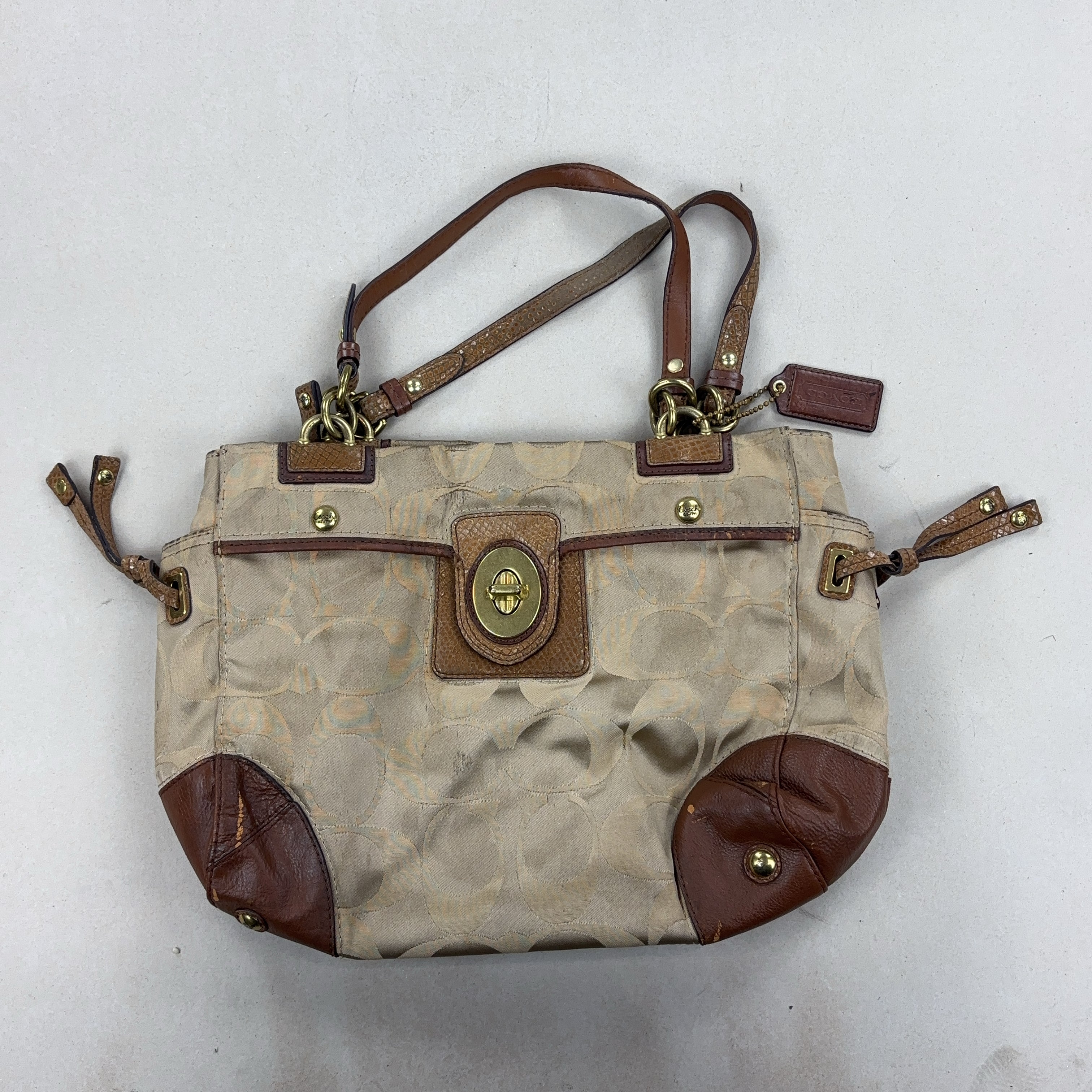 COACH HANDBAG - MEDIUM