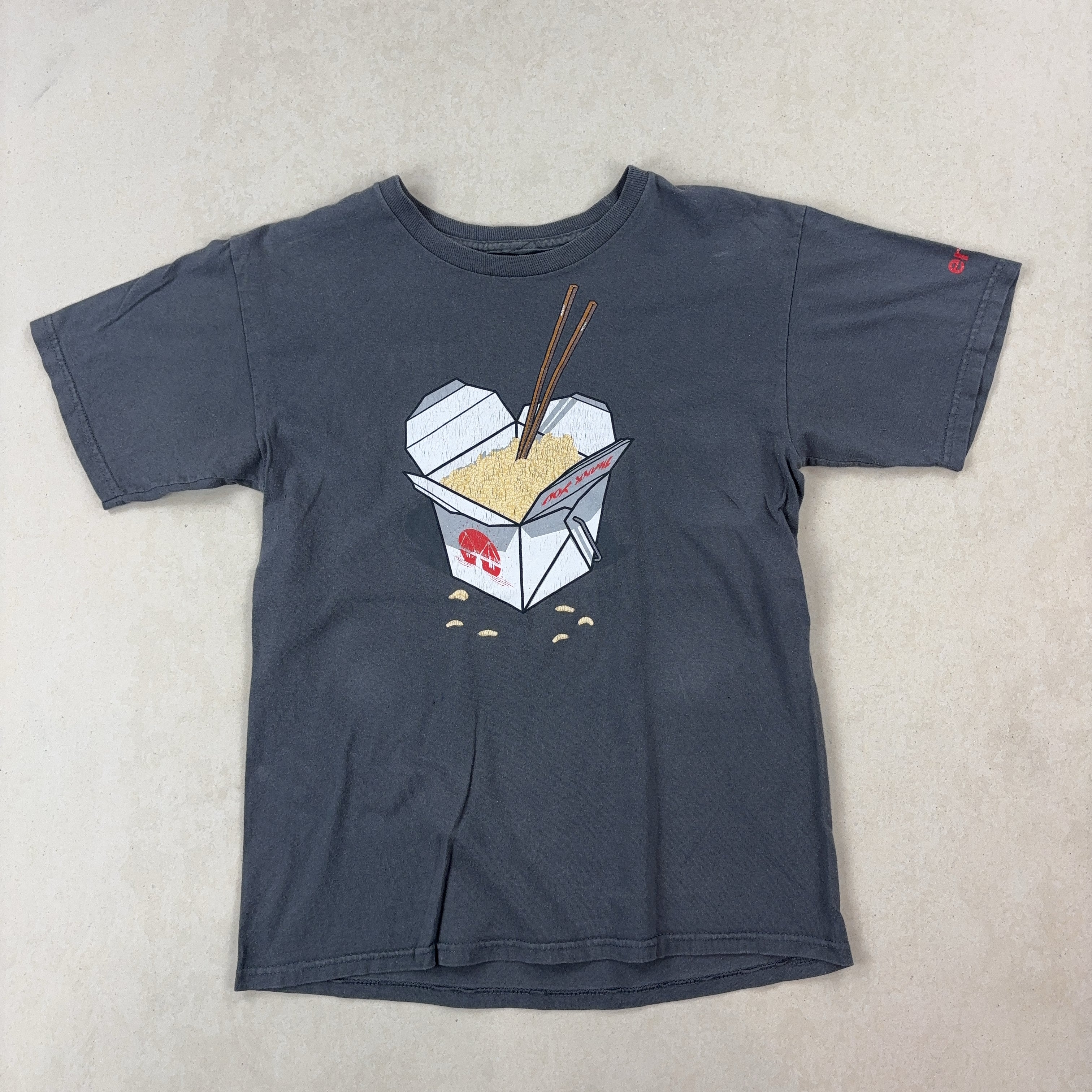 GRAPHIC TEE - SMALL