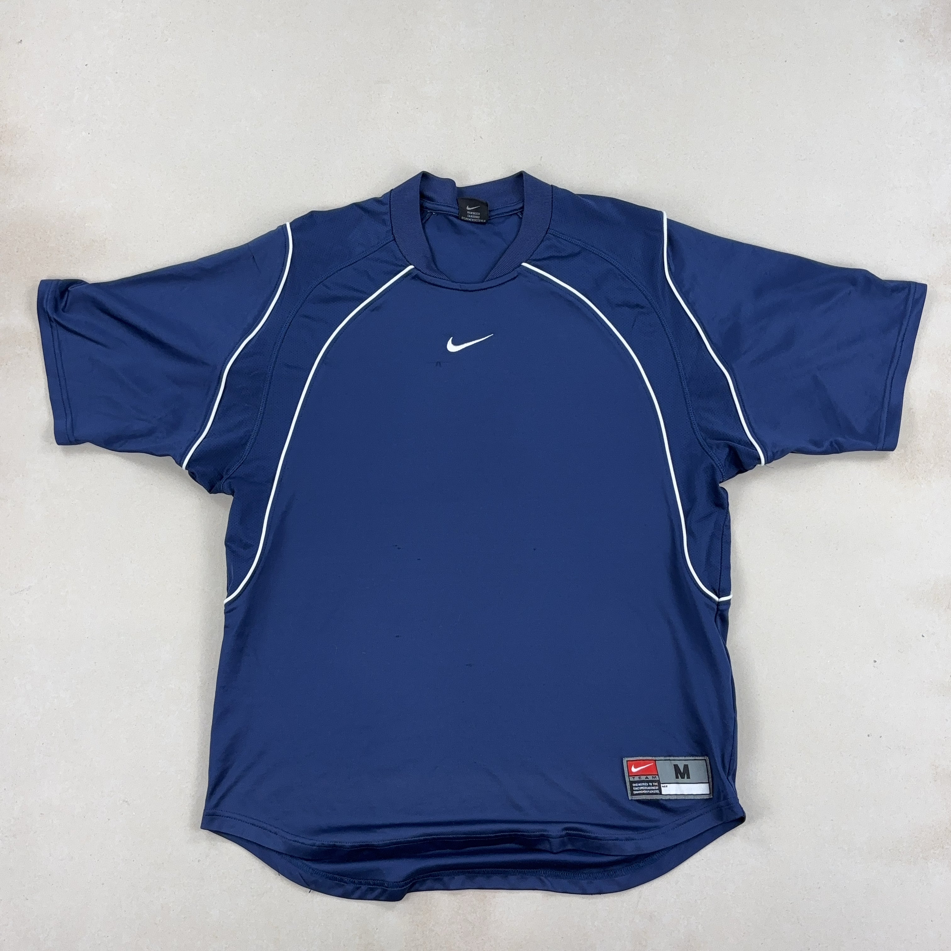 NIKE TEE - MEDIUM