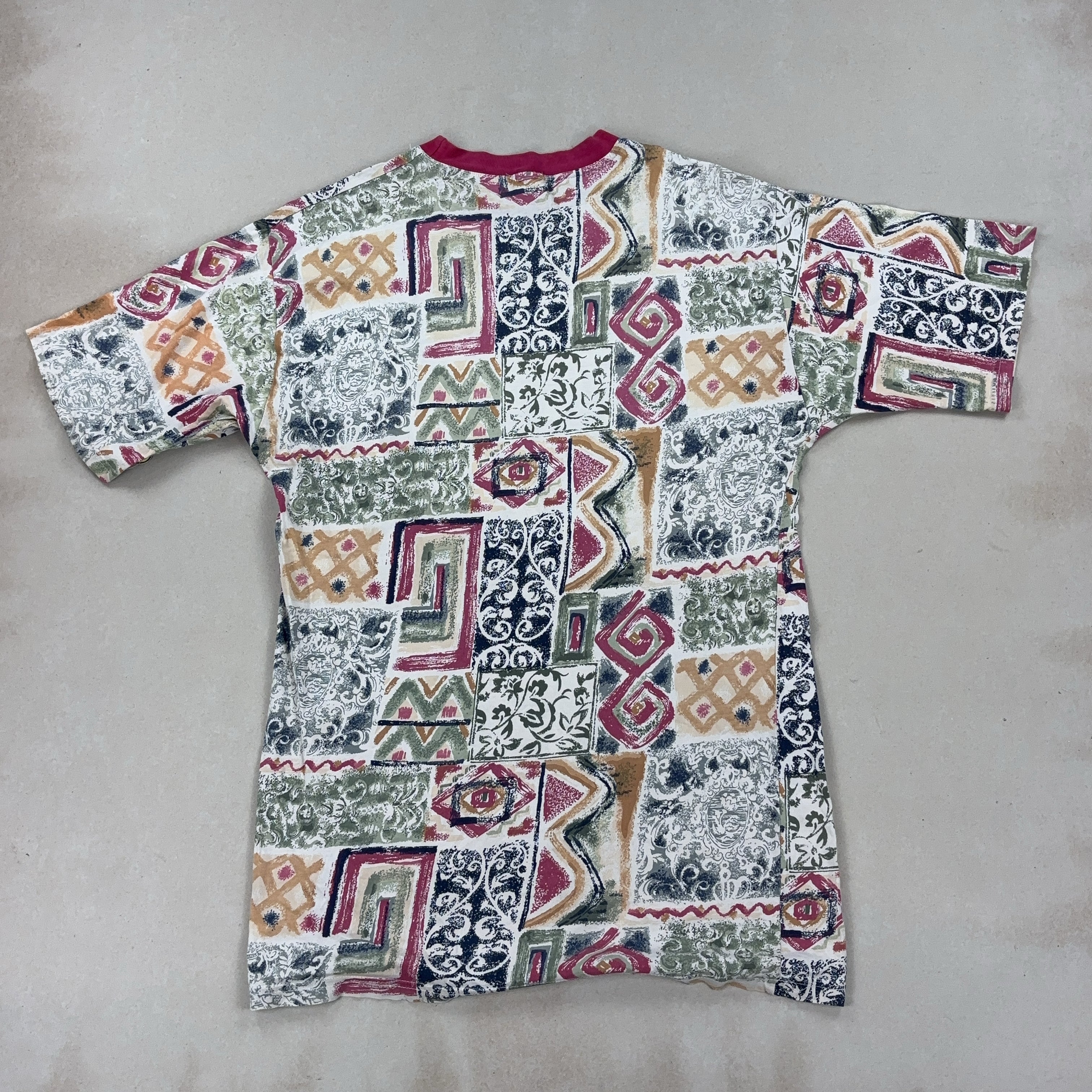 GRAPHIC VINTAGE TEE - SMALL